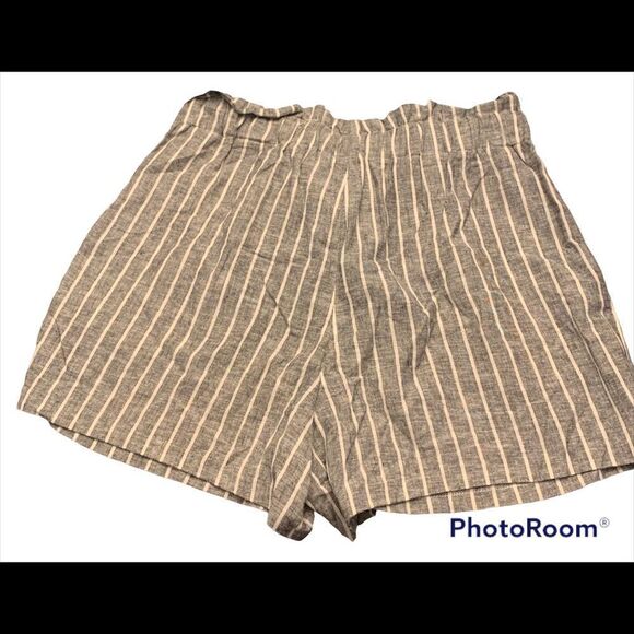 ✨ Express extreme high rise pull on striped shorts✨ - Picture 4 of 8